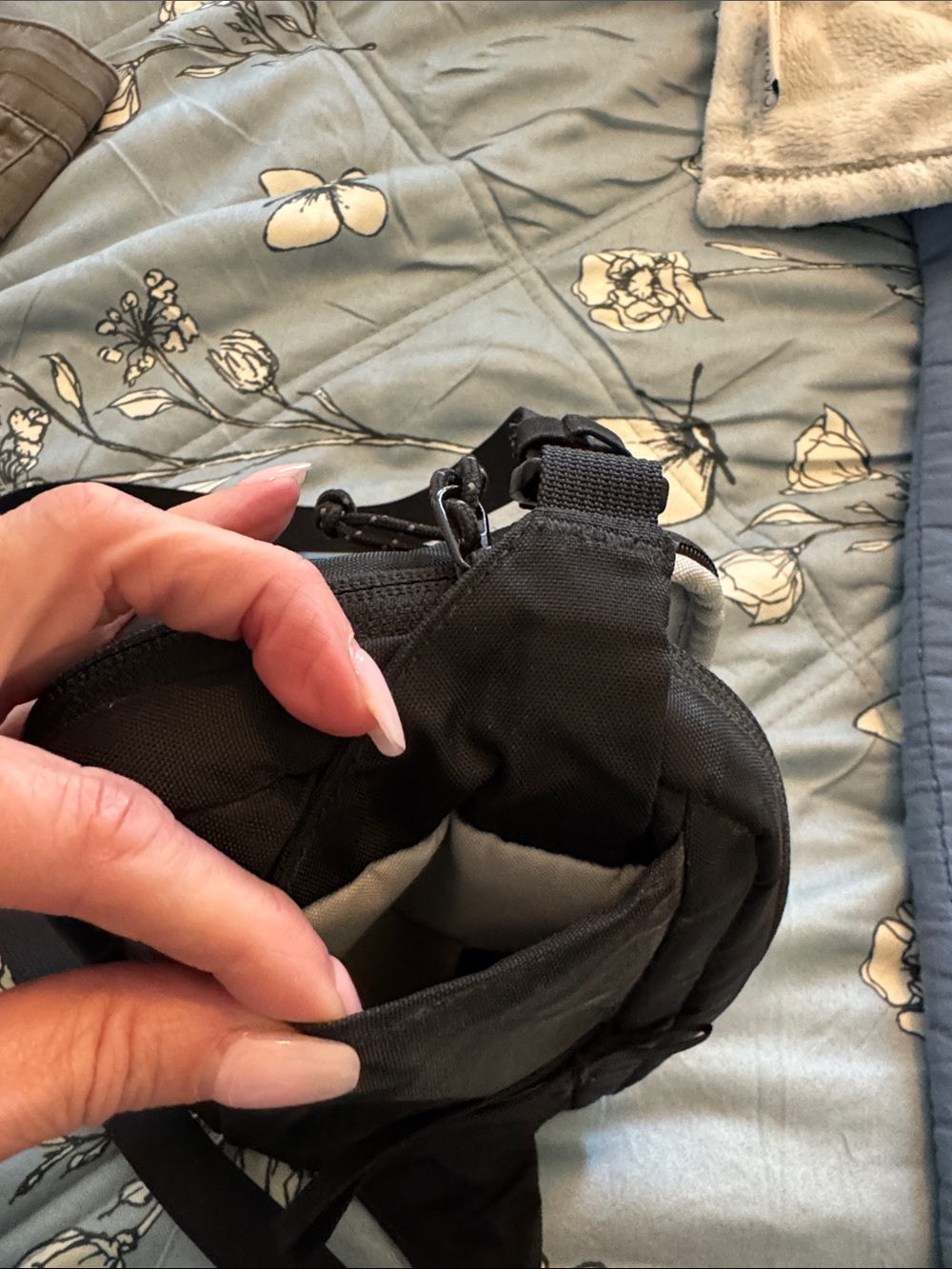 REI Black Crossbody Travel Bag - Picture 5 of 7